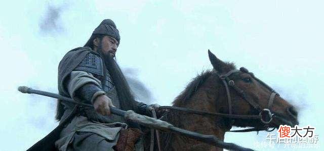 【爱历史】三国时期潘凤和吕布齐名，为啥对战华雄时，会被一刀斩杀