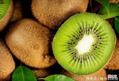 【时尚一点】天热怕晒黑？建议“常食2果，多喝3水”，皮肤水润白皙不怕晒