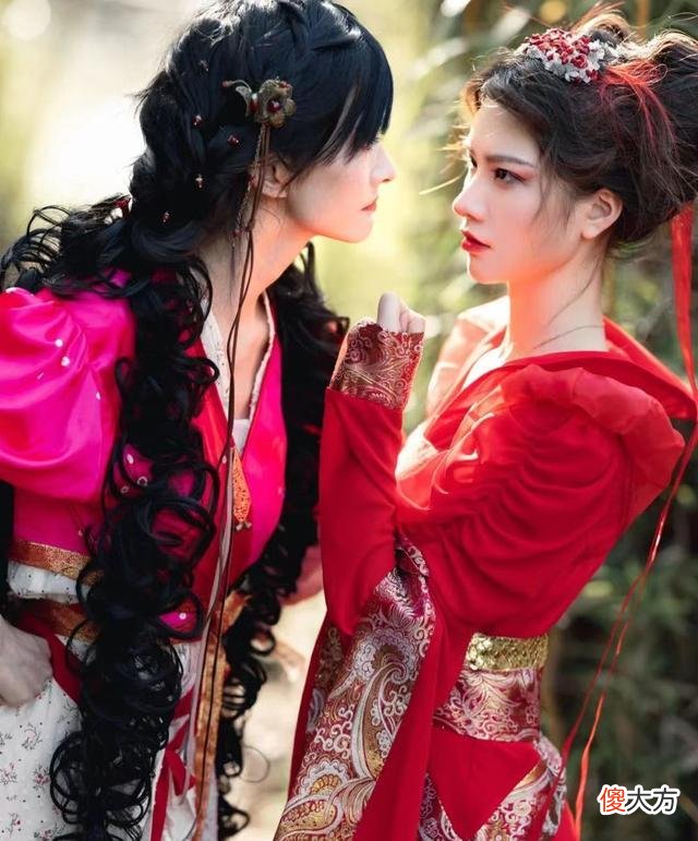 【时尚一点】两位女生cos雪见和“红化”版龙葵，网友：叫你模仿，没叫你超越