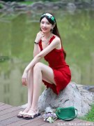 【时尚一点】小姐姐穿一袭明媚的红色连衣裙，彰显出了她的完美气质