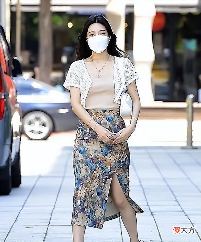 【时尚一点】夏天果然流行穿透的衣服，简约好搭，看着气场还挺足