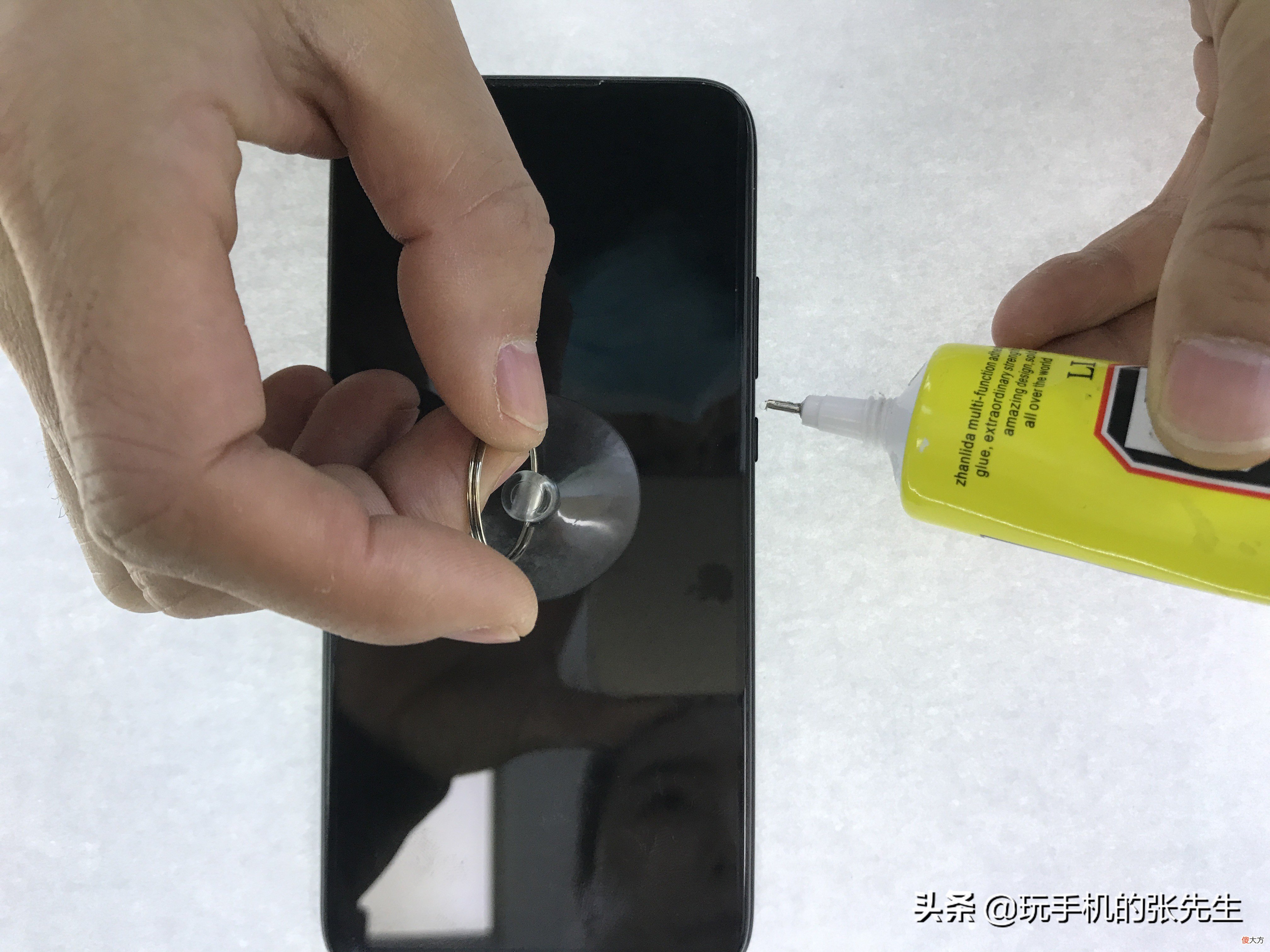 手机屏脱胶了怎么粘 沾手机屏幕用什么胶好