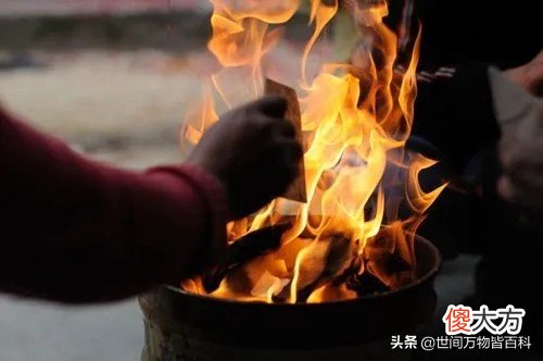 间谍为什么总是用火烧情报而不是用水把情报弄糊？