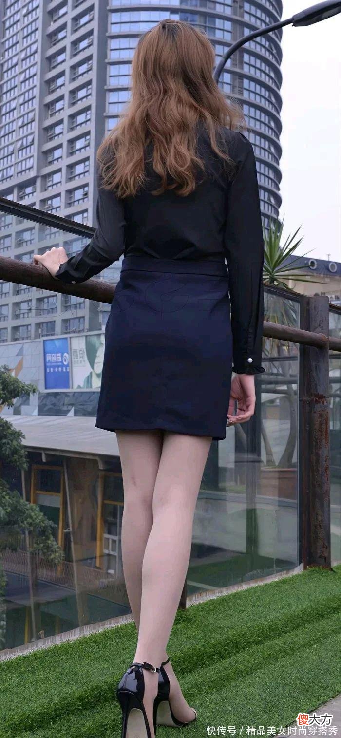 【就爱时尚】黑色衬衫搭配藏青色一步裙，显白又优雅