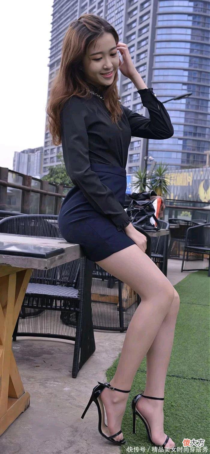 【就爱时尚】黑色衬衫搭配藏青色一步裙，显白又优雅