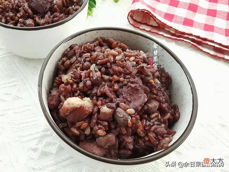 焖饭一周三次吃不腻，鸡肉多加这食物，鲜美管饱味道好，香