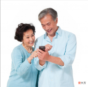 老年人用智能手机 服务中老年人用什么手机好