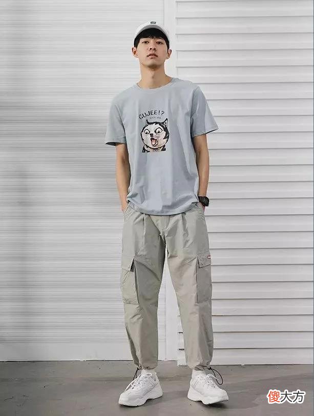 【时尚一点】基础款T恤怎么穿更好看？小个子男生有哪些搭配技巧，能显高显瘦