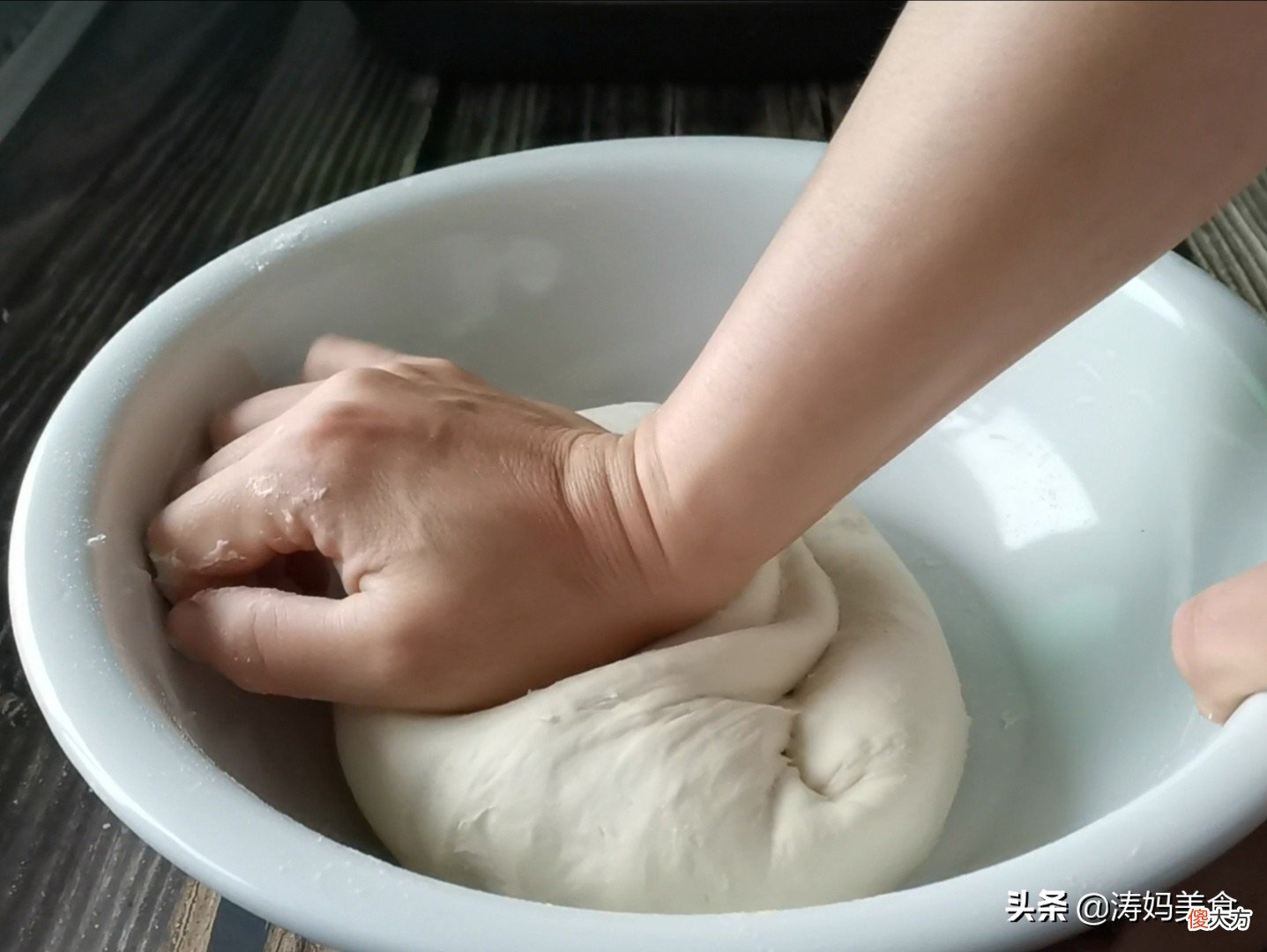 如何去除面团发酵产生的酸味 怎么去除面团发酵的酸味