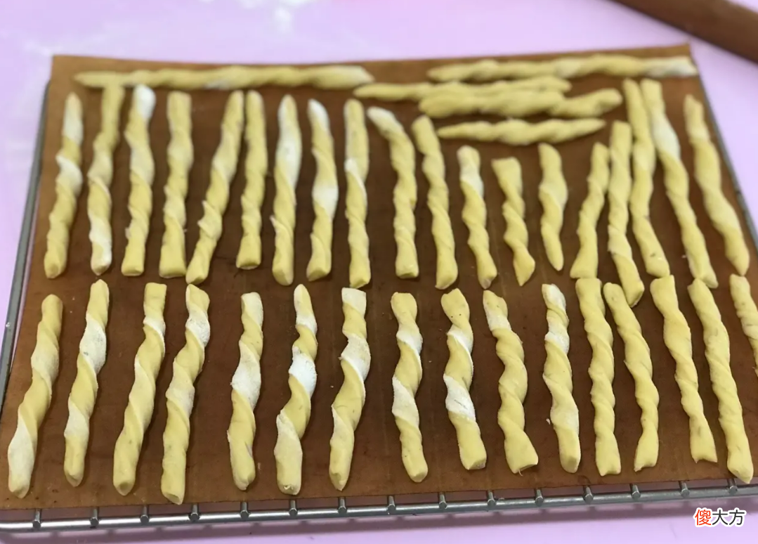 宝宝六个月长的乳牙，如何做好科学护理工作，关系到后期换牙问题