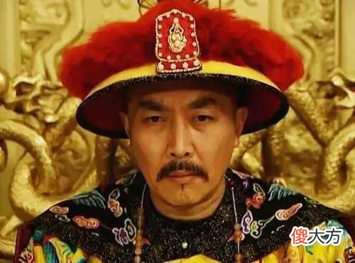 【历史故事】学政俞鸿图，被雍正判为腰斩，弥留之际蘸着鲜血连写7个“惨”