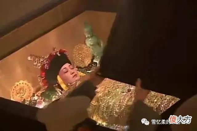 【历史故事】被盗的清东陵，同治皇帝变成尸骸，为何皇后鲜活如生？阿特鲁氏真的是吞金自杀吗？
