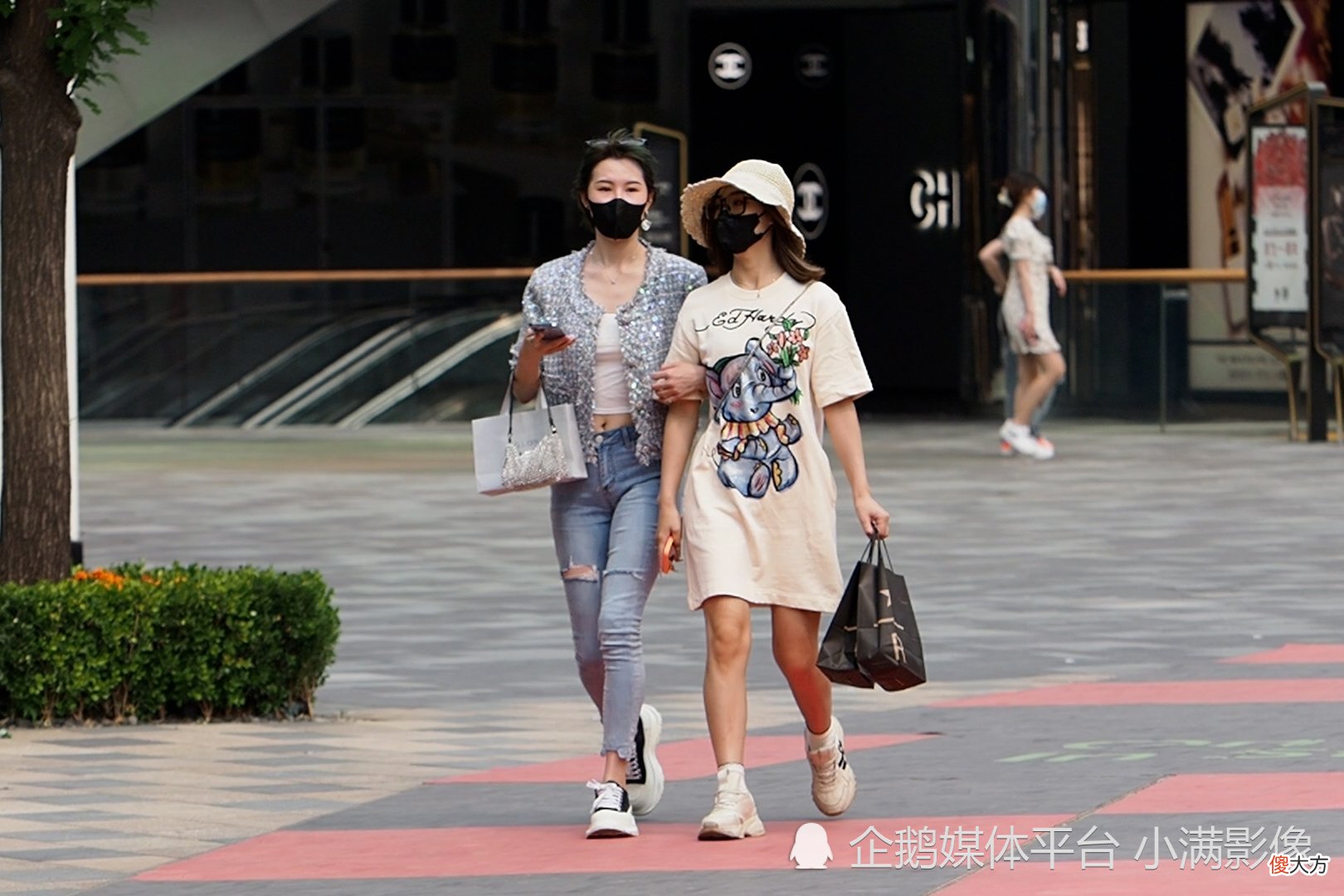 【就爱时尚】夏季爱美的女生，选择裙装的打扮还是裤装的穿搭？穿着效果很重要