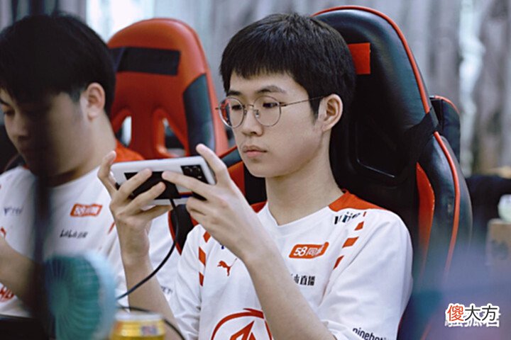 【游戏迷】AG超玩会真的做到了!久诚:想打eStar,不怕SK的“反伤刺甲”