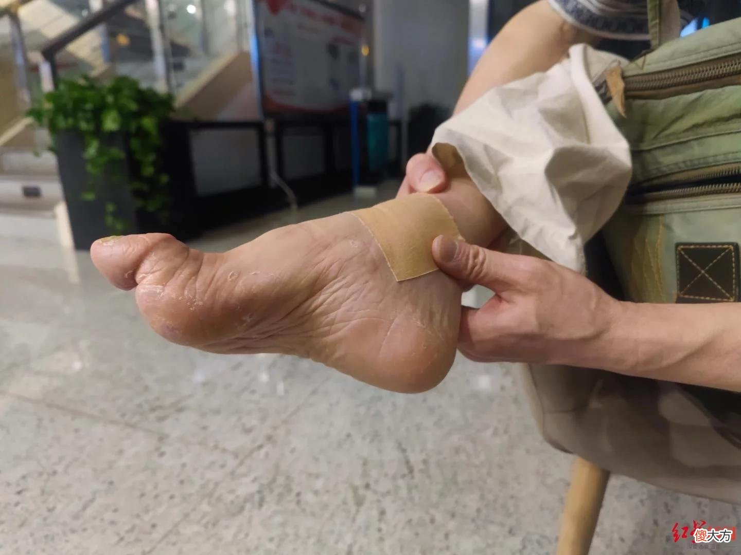 【时尚一点】做一双鞋耗时三五个月 从业20余年的“老”师傅用3D技术为特殊人群制鞋
