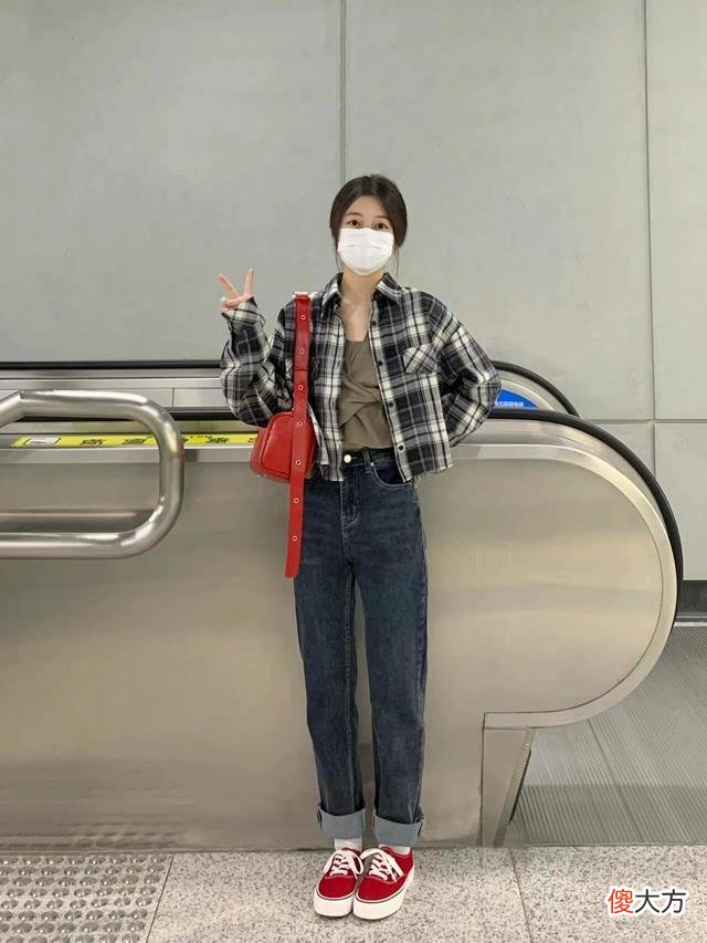 【就爱时尚】地铁里的“中国女孩”：虽然不精致，但胜在大方、自然！
