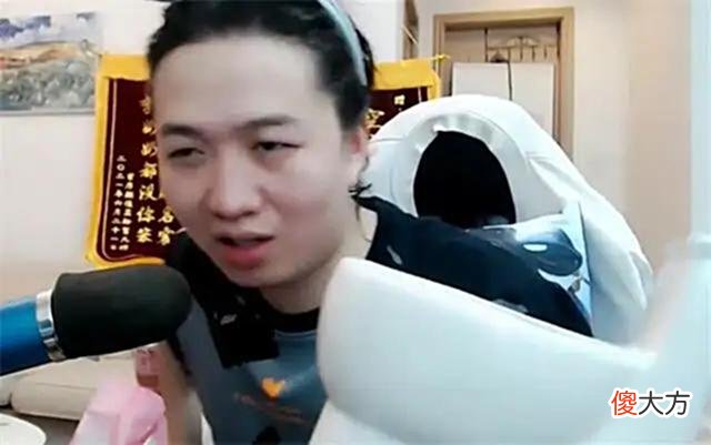 【游戏世界】德华生日会COS哪吒出场，造型特别，多次念错被评文化沙漠