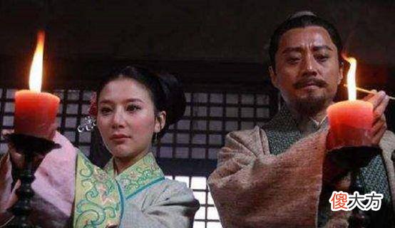 【历史故事】每次呼保义一见到官员就会下跪，并且头都不敢抬起，这是为什么？