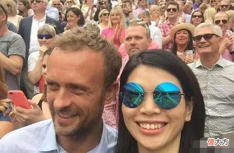 【就爱时尚】小眼睛、塌鼻梁，却嫁法国贵族，成中国首位超模，这个女人凭啥
