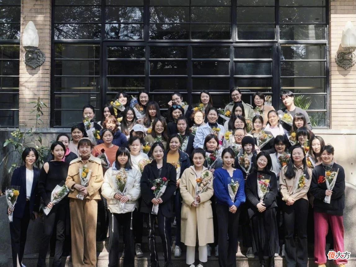 【就爱时尚】小眼睛、塌鼻梁，却嫁法国贵族，成中国首位超模，这个女人凭啥
