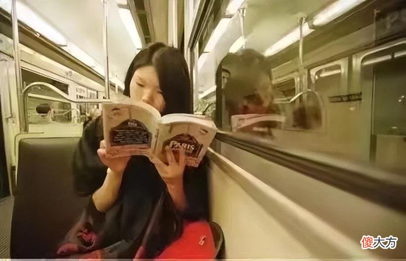 【就爱时尚】小眼睛、塌鼻梁，却嫁法国贵族，成中国首位超模，这个女人凭啥