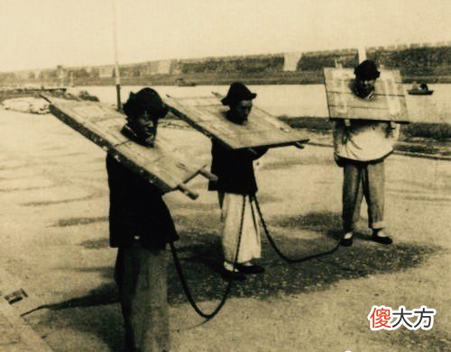 【爱历史】你没看过的清朝犯人照片，辫子绑在一起太过分！