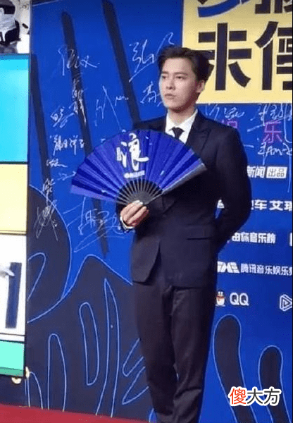 【时尚一点】红毯成明星的“修罗场”,杨幂老气