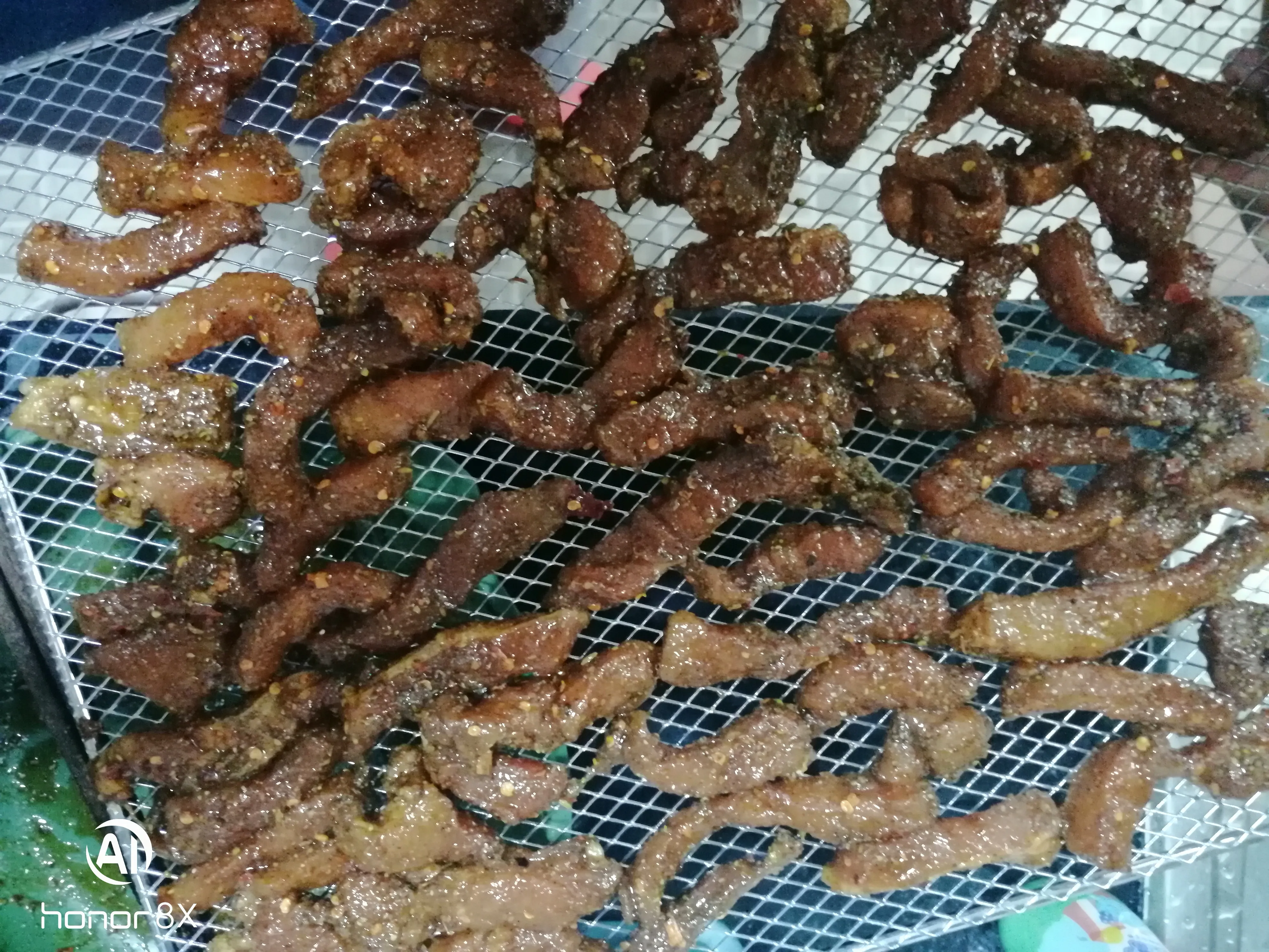 网上买的新鲜芦荟叶到了，七七八八的配料也到了，做了个嫩白保湿乳 第一次做