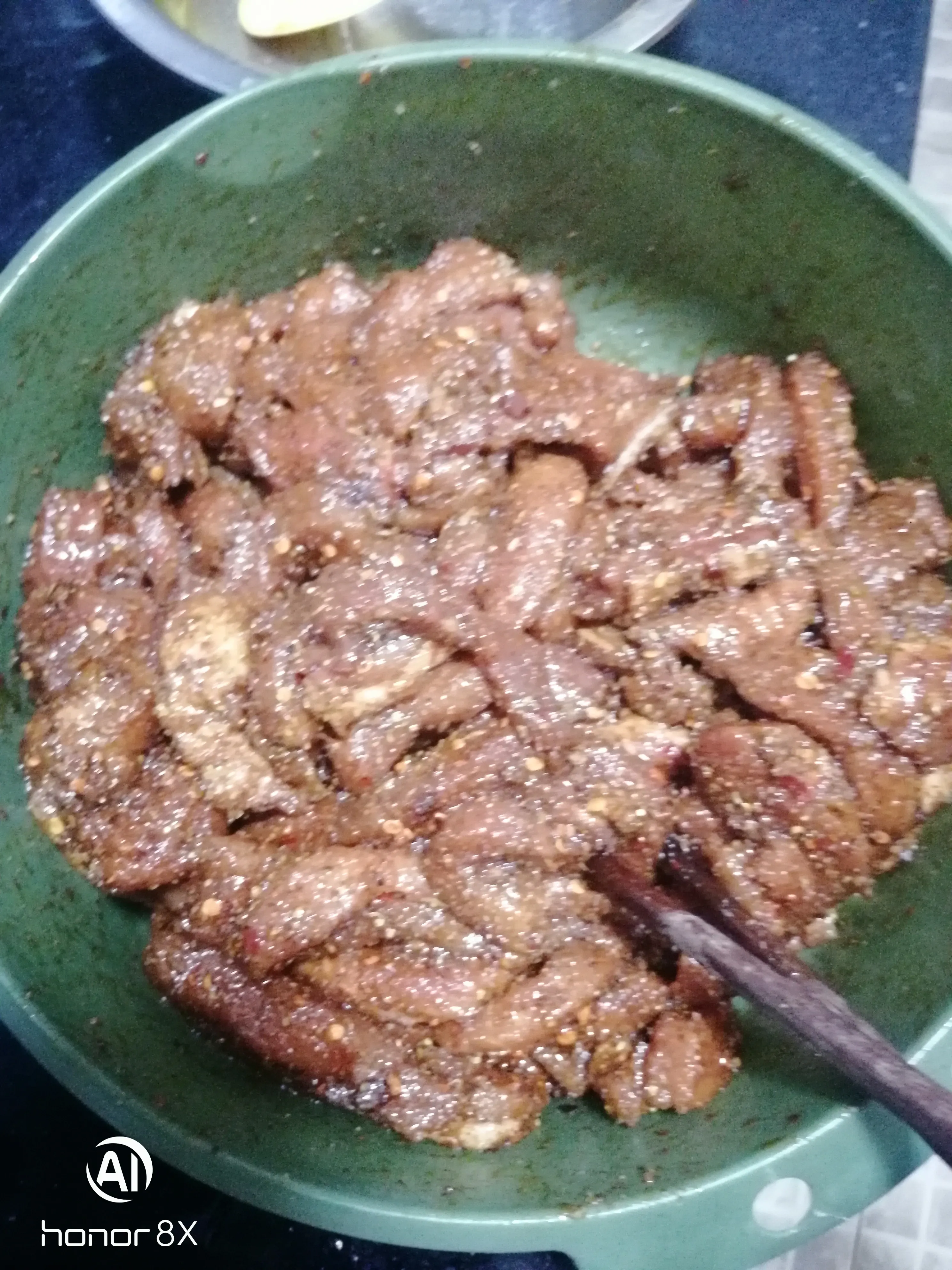 网上买的新鲜芦荟叶到了，七七八八的配料也到了，做了个嫩白保湿乳 第一次做