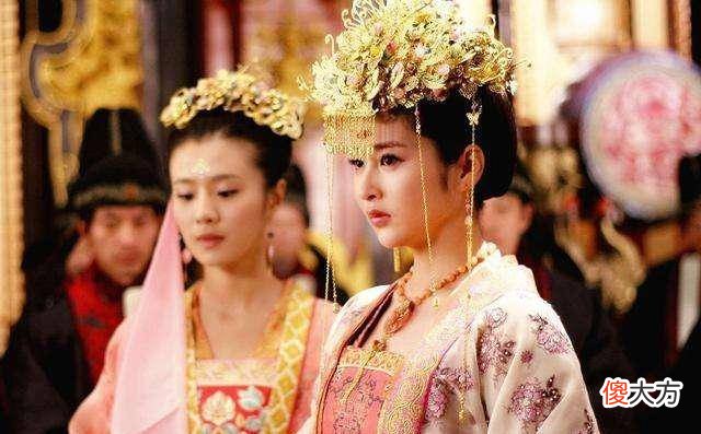 【历史故事】1男4女合葬墓被挖掘,开棺时发现一只“蝉”,考古家却哈哈大笑