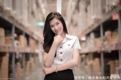 【时尚一点】白色短袖衬衣搭配黑色短裙又有职业范，还显女性曲线美