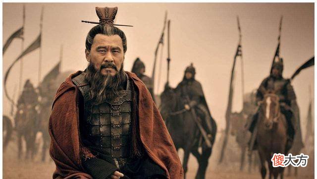 【历史故事】三国时期父子皆英雄的例子为何那么多？乱世生存难，教育得跟上