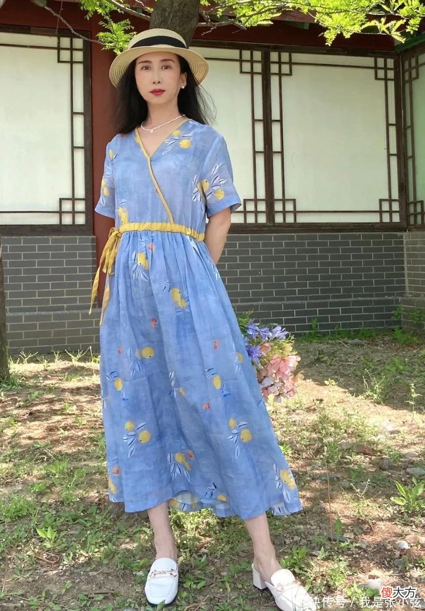【时尚一点】女人到了50岁，穿裙子才更显气质，学会4个挑选法则，减龄又高级