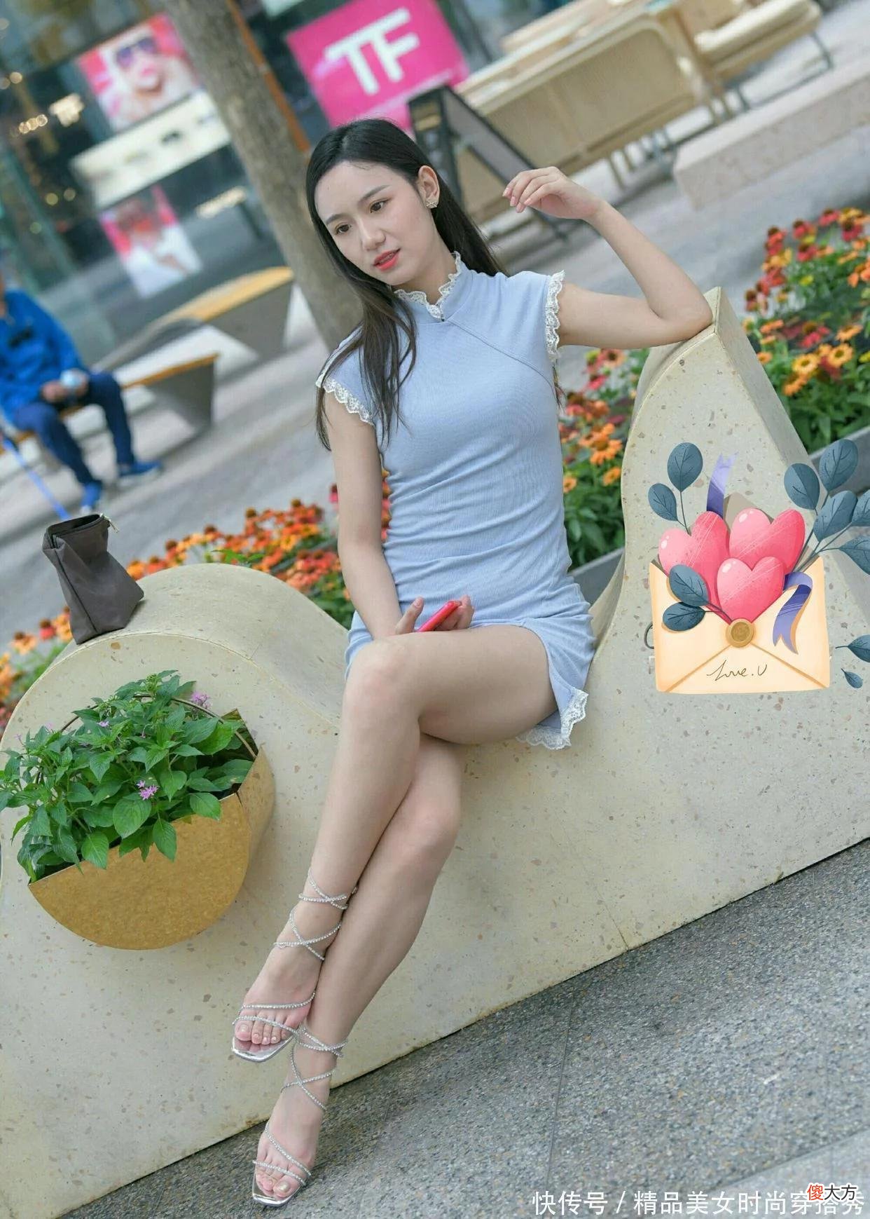 【就爱时尚】淡蓝色复古旗袍裙，白色蕾丝镶边显得更有小女人味