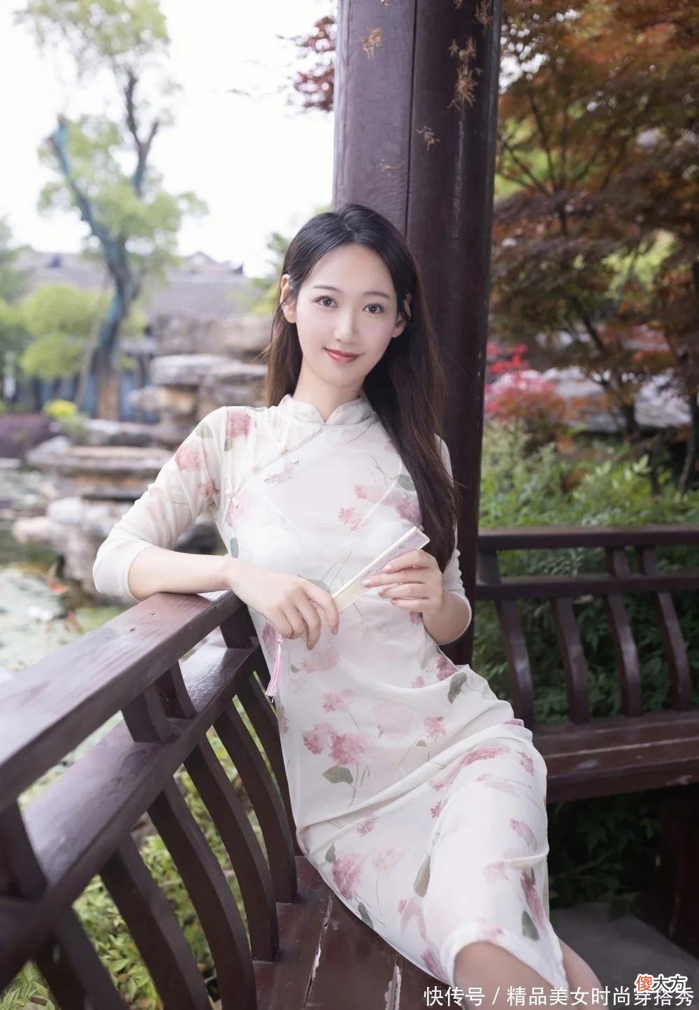 【就爱时尚】女人最美的季节，一袭旗袍穿在身上，优雅又不失清凉感，真香