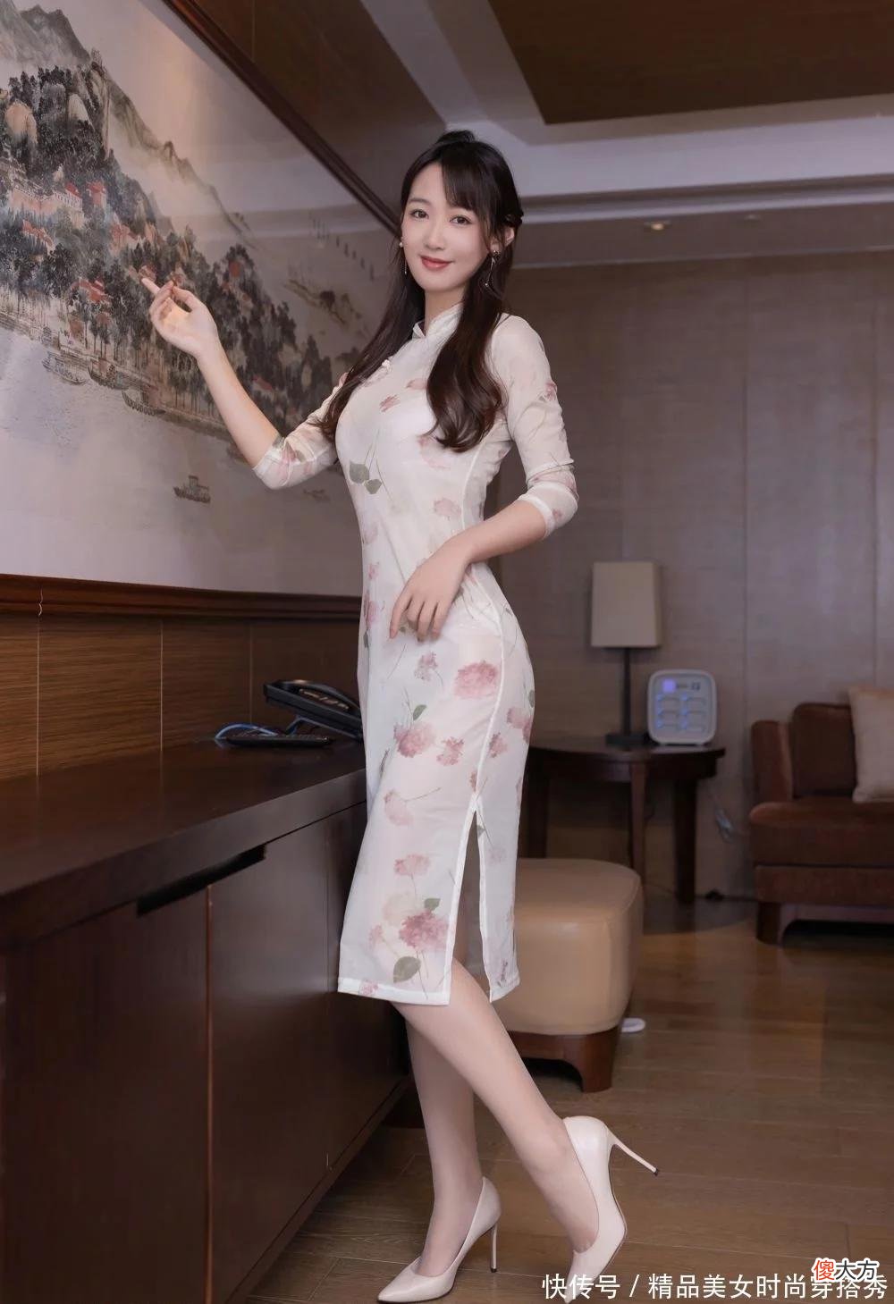 【就爱时尚】女人最美的季节，一袭旗袍穿在身上，优雅又不失清凉感，真香