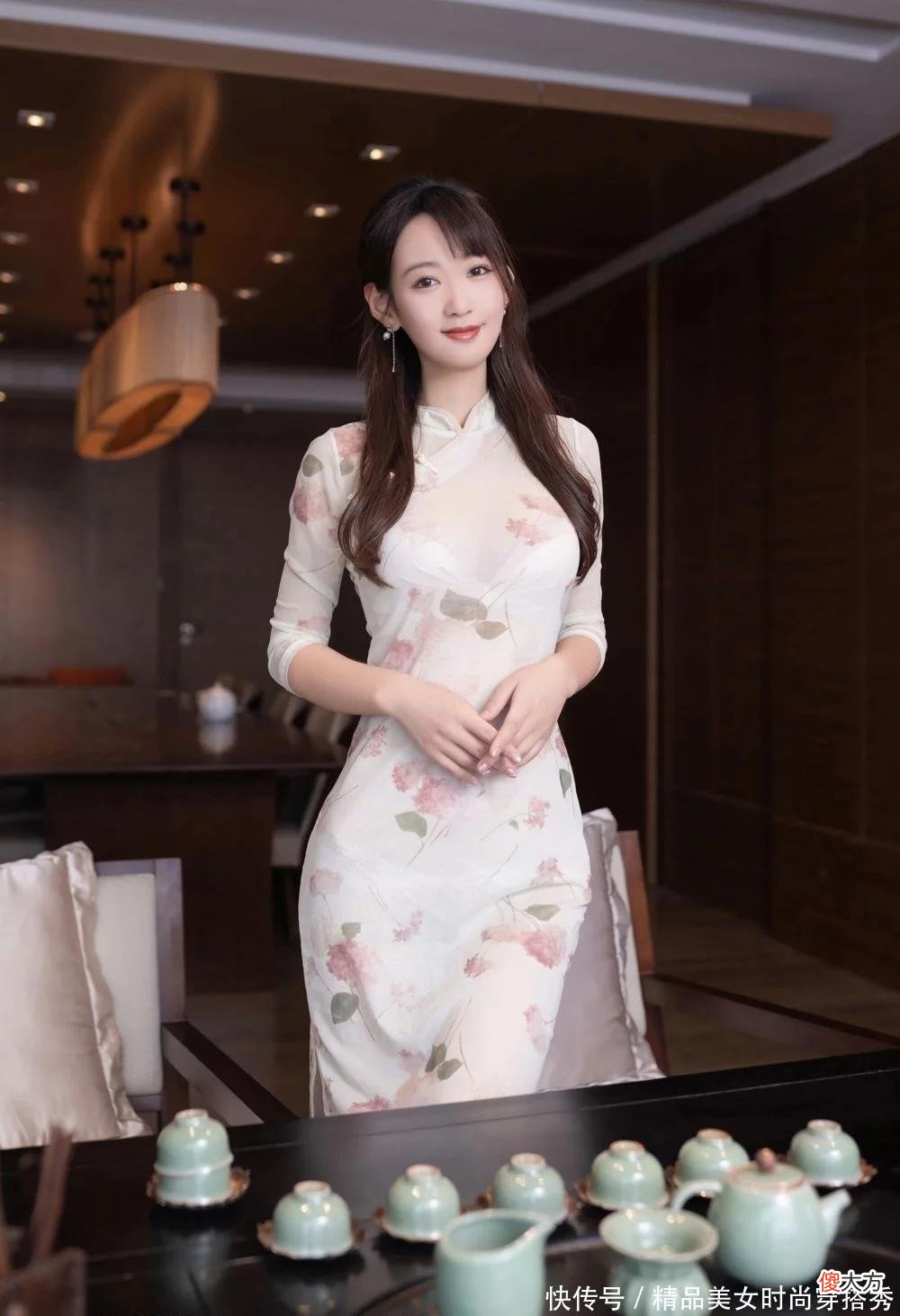 【就爱时尚】女人最美的季节，一袭旗袍穿在身上，优雅又不失清凉感，真香