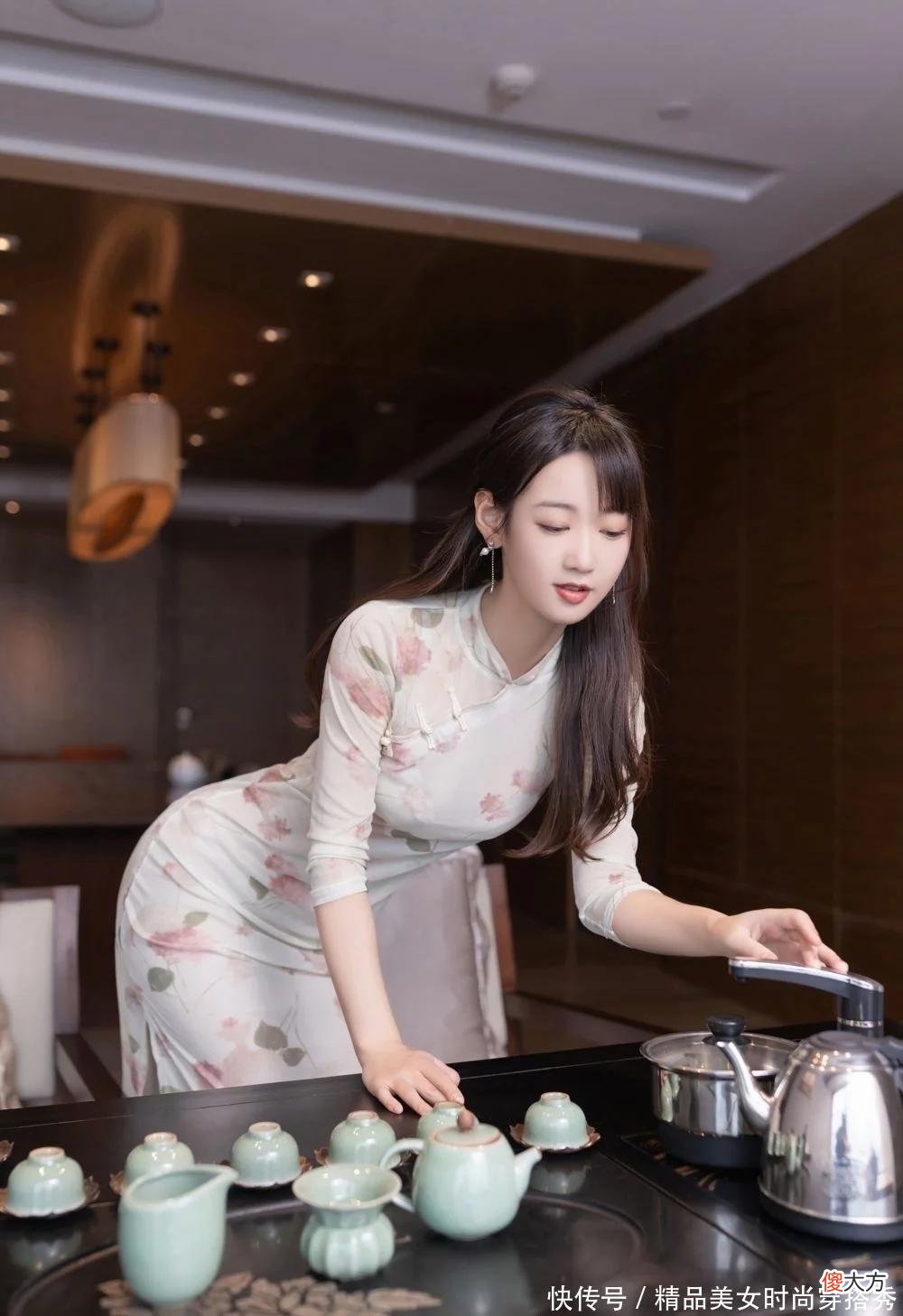 【就爱时尚】女人最美的季节，一袭旗袍穿在身上，优雅又不失清凉感，真香