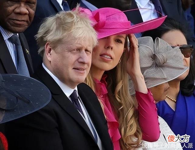 【时尚一点】英第一夫人闪耀卢旺达！芭比粉好美，穿600多Zara粉西装太节约啦