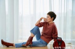 【就爱时尚】马伊琍状态终于回归，针织衫搭配牛仔裤太减龄，精致妆容光彩照人