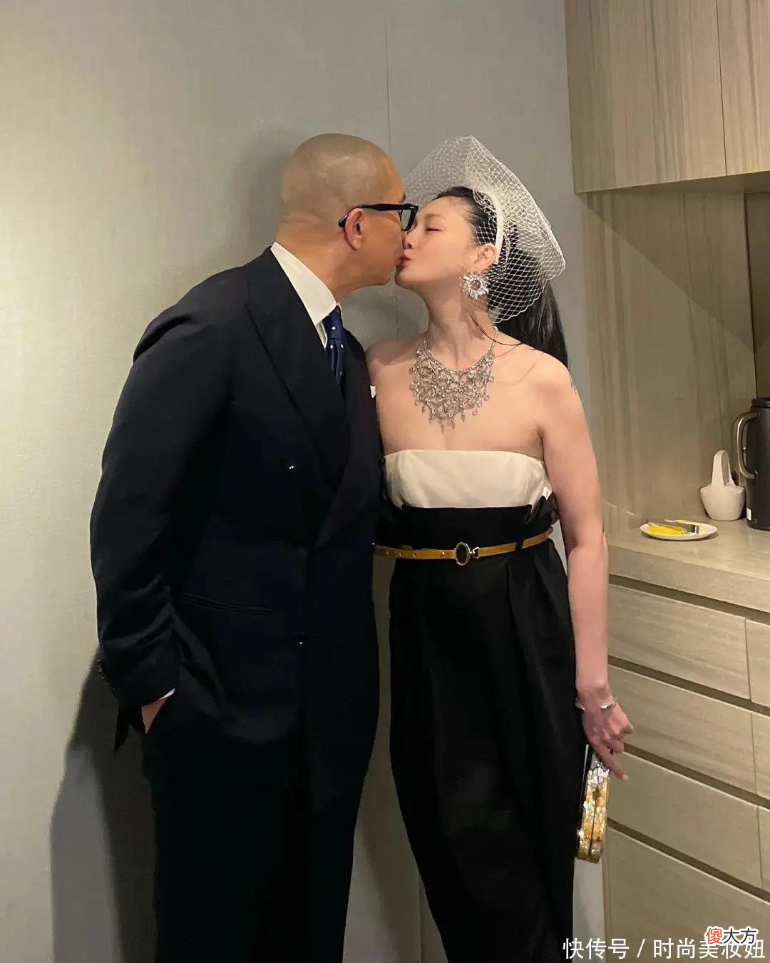 【时尚一点】大S“二婚”婚纱照又惊艳了，气质优雅又高级，韩国老公像隔辈