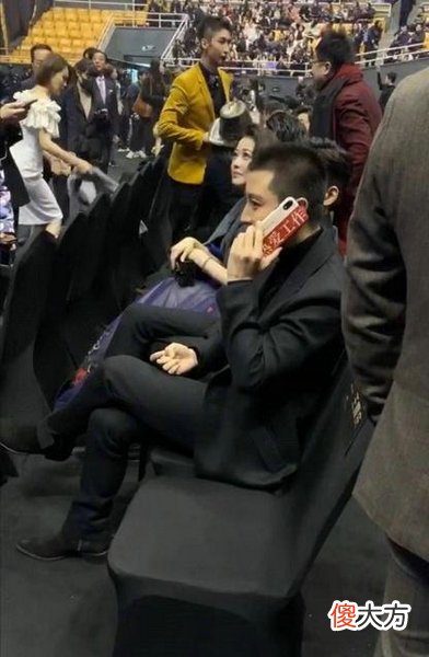 盘点明星们的手机壳 明星的手机壳什么牌子好