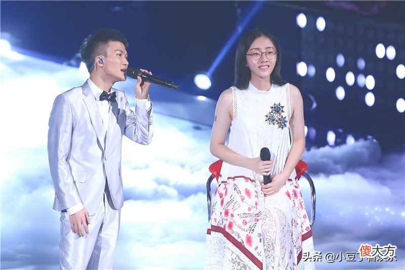走过了十年的中国好声音选出来的冠军糊掉的不少，可是有些早早就被淘汰的选手