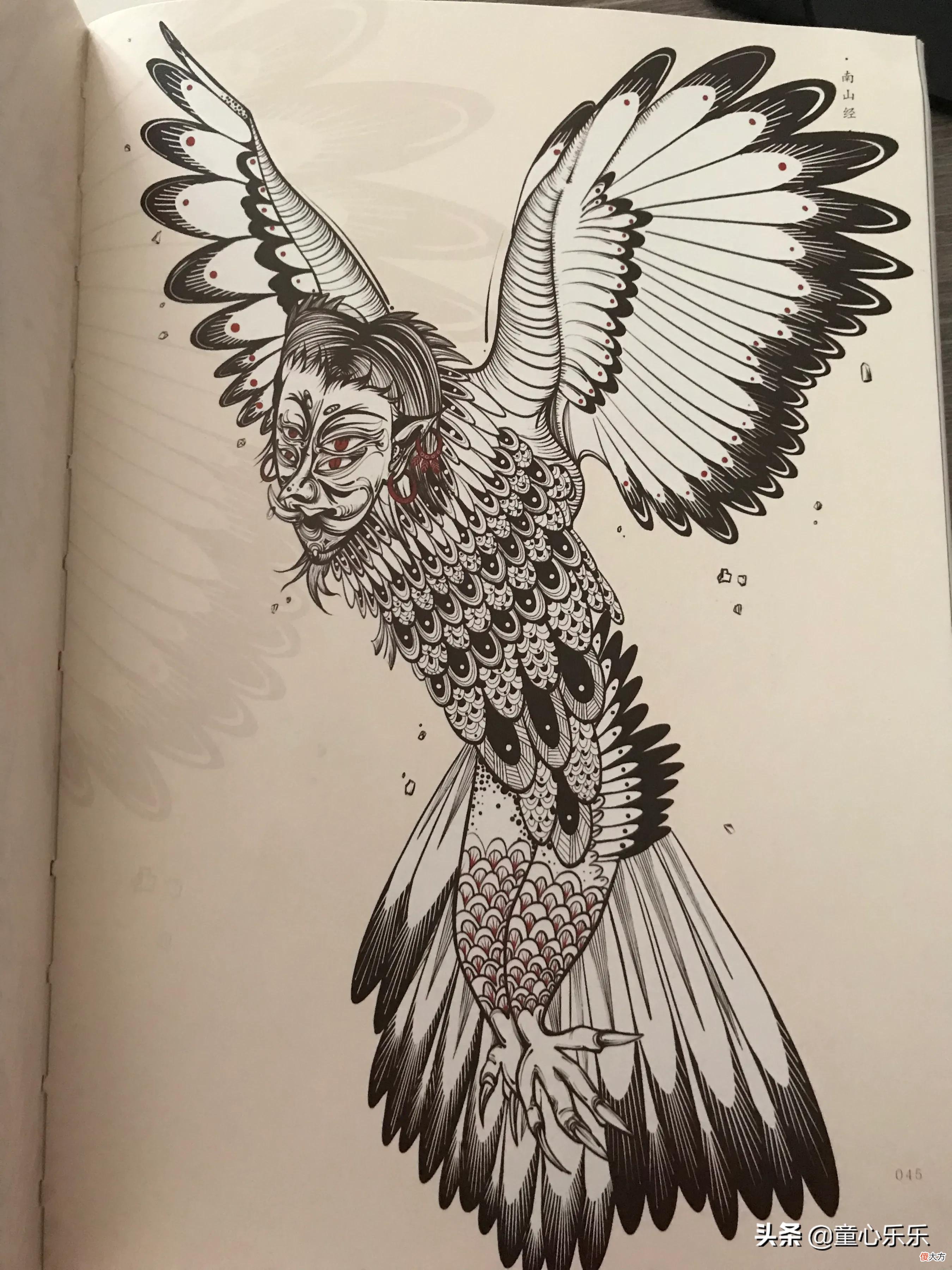 在乡下的院子时,你看一只漂亮的公鸡,后面必然有母鸡跟起,公鸡气势傲然如同将军