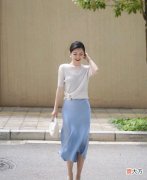 【就爱时尚】半身裙很好搭配，只要穿对了，优雅与温柔并存