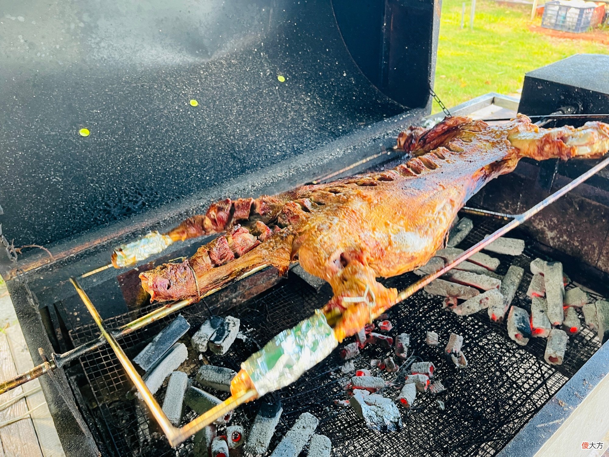 【游戏迷】AG超玩会顺利升到S组，全员野外聚餐，玩家：AG的伙食太好了！