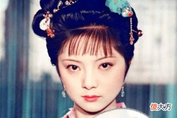 【爱历史】《红楼梦》中薛宝钗是如何成为元春的副主任的？