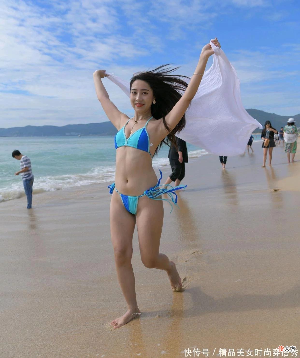 【时尚一点】游泳是夏季比较常见的避暑运动方式，一件合体的泳装是必不可少