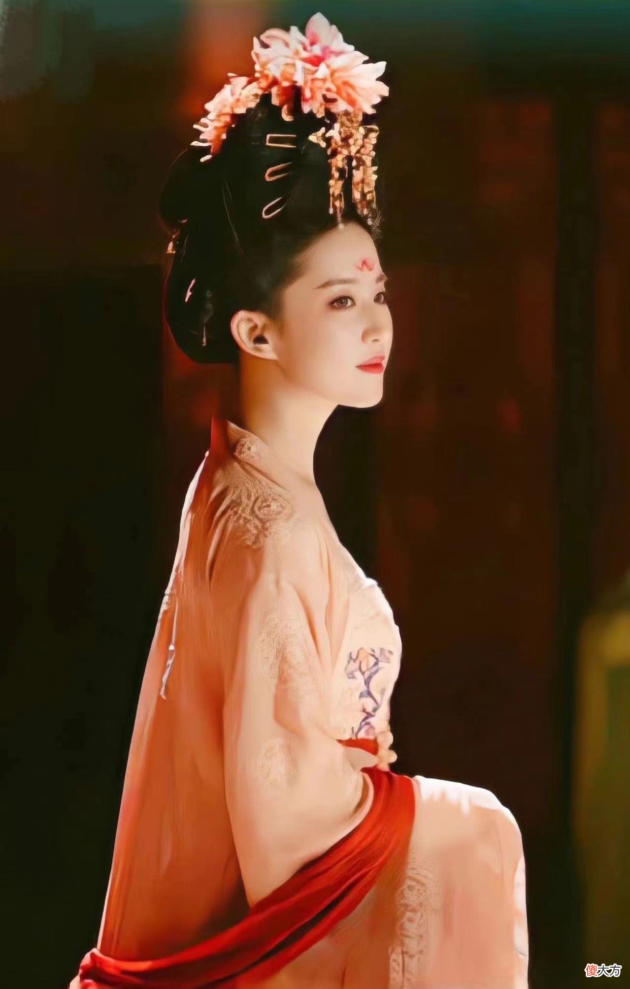 【历史故事】梦华录:赵盼儿身世揭晓,生父地位不输萧相,顾千帆见面需跪拜