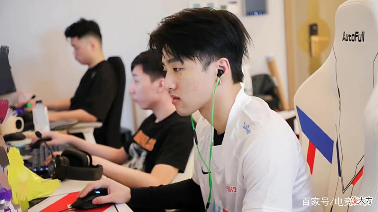 【游戏迷】外网吐槽icon玩飞机：这个人就是单纯的菜
